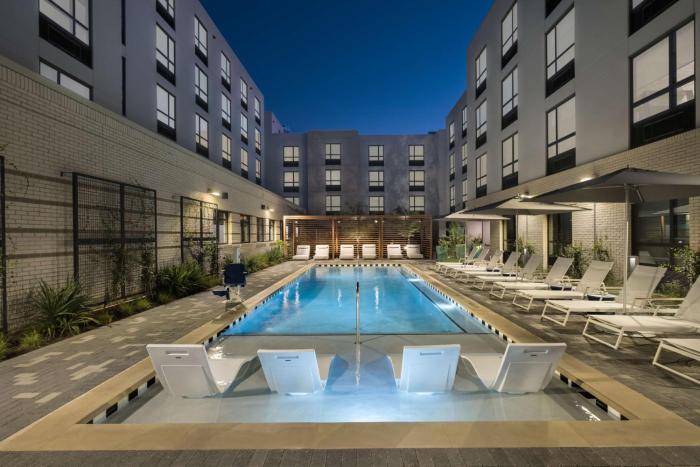hampton inn austin east side