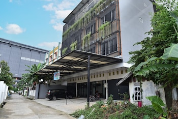 oyo 93503 lotte residence
