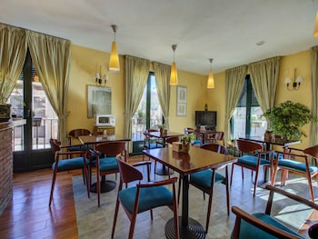 Hostal La Chata By Vivere Stays,Segovia>>La Granja De San Ildefonso,2.5 star