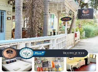 roomquest amphawa floating market 1