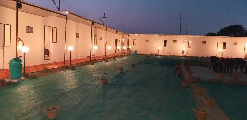 Swachh Room - Hostel,Karchana>>Allahabad,2 star