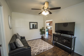 cozy remodeled 2br 2ba near downtown sleeps 8