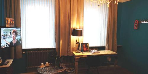 room-image