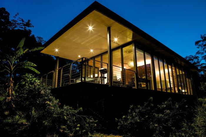 Glass On Glasshouse,Caboolture>>Alexandra Headland,5 star