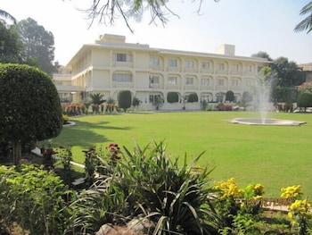 Hotel Ritz Plaza,Ina Colony,4 star