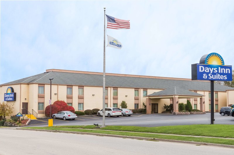 days inn and suites by wyndham bloomington normal il