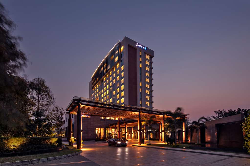 Radisson Blu Hotel Guwahati,Jalukbari Flyover,5 star