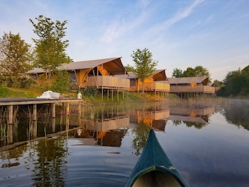 Campsite - Combined Tents With Kitchen And Bathroom Located Near A Pond,Bant>>Akkrum,2 star