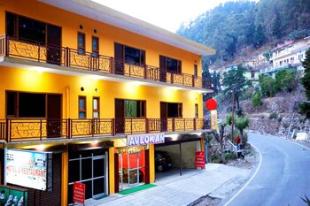 hotel avlokan near kainchi dham mandir