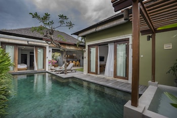 Pradha Villas Seminyak,Kuta>>Bali,4 star