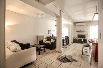 grand meteora central luxury apartment