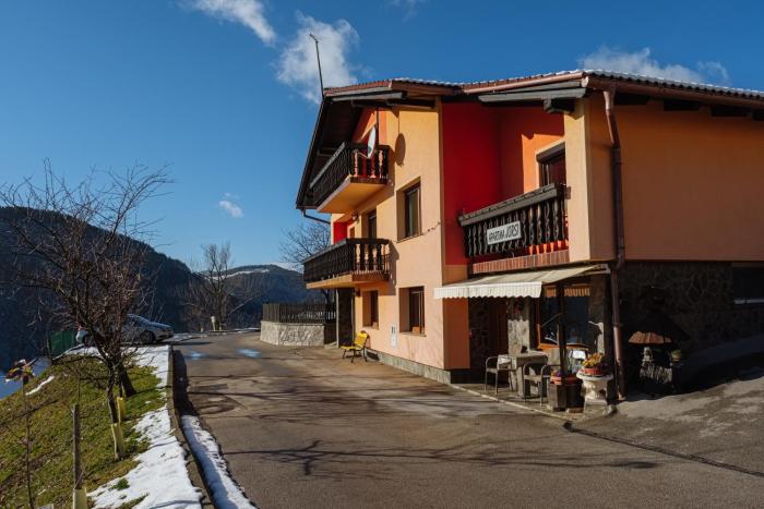 apartment jorsi with mountain view