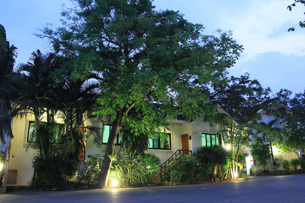 Chayada Garden House And Resort Hotel,Khok Kruat>>Khlong Yang,3 star