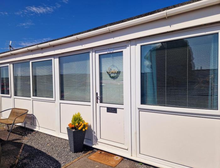 Chalet Ty Lilli Wen Fach Sleeps 6,Wales>>Kidwelly,3 star