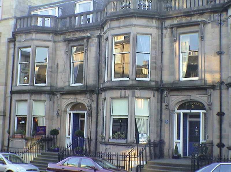 Travelodge Edinburgh Haymarket,24 Eglington Crescent,3 star