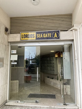 flirty flamingo seaview apartment