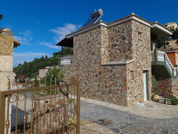Edem Studios And Apartments,Igoumenitsa>>Epirus,1 star