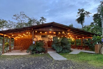 Cabañas Don Ramiro,Guayabo>>Fortuna,3 star