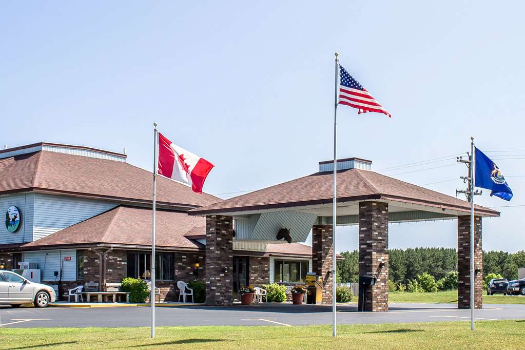 Quality Inn & Suites Manistique Area,Mcmillan>>Manistique,3 star