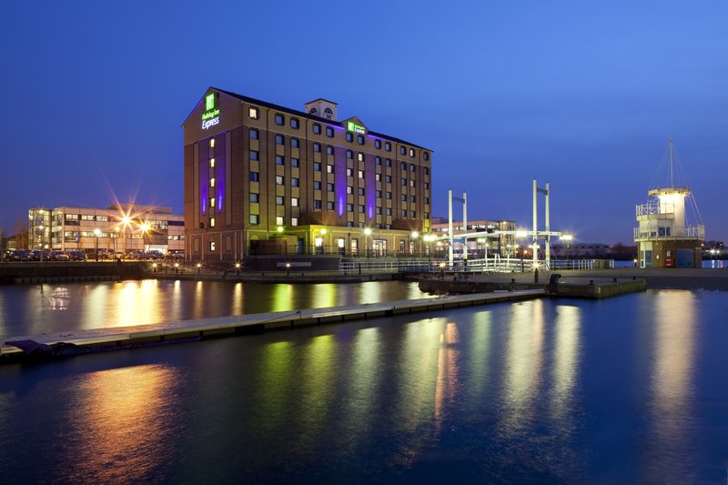 holiday inn express manchester salford quays by ihg