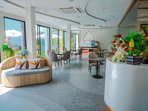 Hatchao Heritage Beachfront Resort,Cha-Am>>Ban Laem,2.5 star