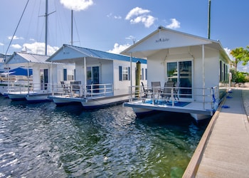 aqua lodge rentals at coconut cay