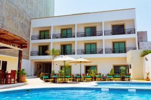 Santa Martha Bungalows,Los Ayala>>Compostela,2.5 star