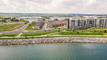 Globalstay. Waterfront 5Br Townhouse. Private Hot Tub, Gym, Sauna,Canada>>Hamilton,0 star
