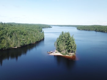 Lake Onaping Lodge,Unorganized North Sudbury>>Sudbury,2.5 star