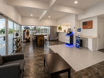 Town Place Studio,1307 E Coliseum Dr,2 star