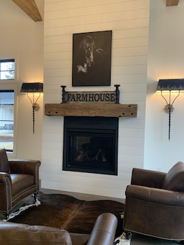 the cottage inn at sisters