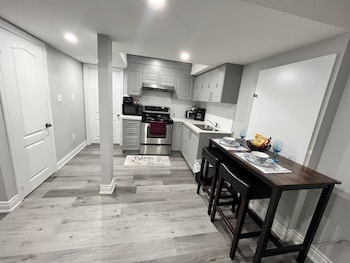 Luxury 2 Bedroom 2 Full Baths Rooms,Canada>>Brampton,0 star