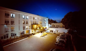 The Cindrella Hotel,Sevoke Road,4 star
