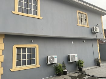 thapunchline apartments and hotels