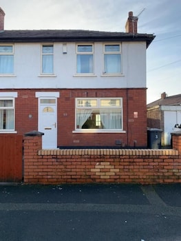 Busybee - Guest House- Self Service,Wigan>>Leigh,3 star