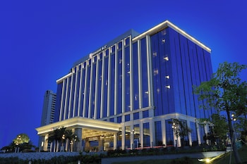 Hualuxe Hotels & Resorts Yangjiang City Center,Yangjiang>>Shenzhen,4 star