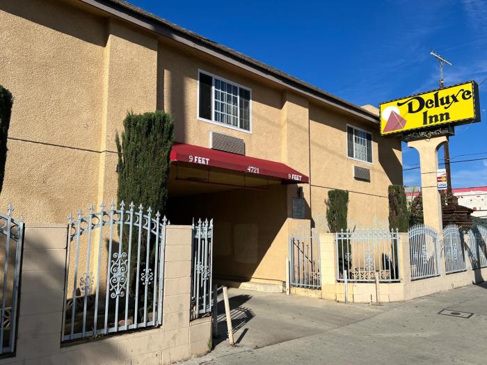deluxe inn la
