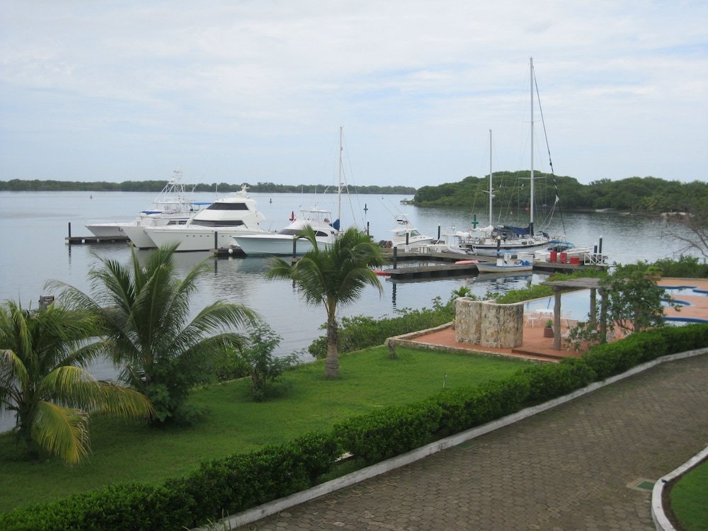 Marina Puesta Del Sol,Aserradores>>Aposentillo,3.5 star