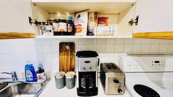 Sunrise Tree Guest House,Toronto>>East York,3 star