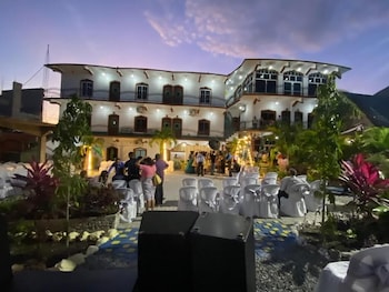 Hotel Y Restaurante Las Adas Y Estrellas,San Ignacio>>Melchor De Mencos,2 star