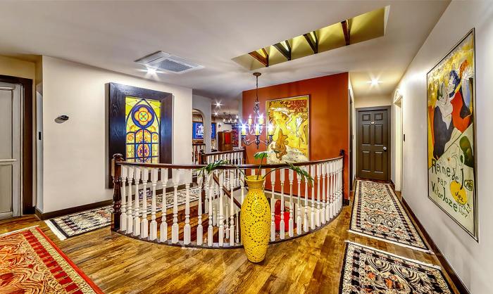 Neocolonial Nouveau Kensington Vacation Home,Vancouver South>>Vancouver,3.5 star