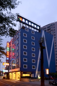 spring art hotel