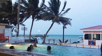 Club Rooms At Popeyes Beach Resort,Belize>>Caye Caulker,2 star