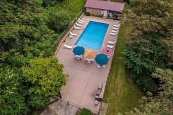 Bearadise Mountain Getaway,Sevierville>>Newport,3 star