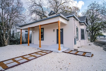 magnificent 4br near famous riverwalk and downtown