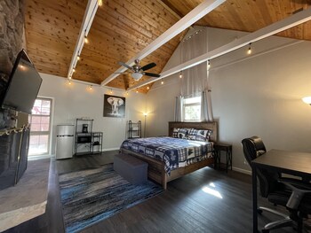 Sherwood Arms Motel,United States Of America>>Running Springs,2 star