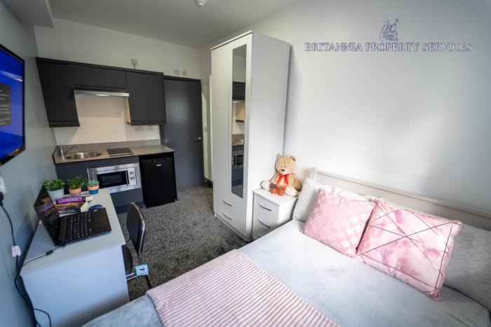 Lovely Homely Studio Available,Dudley>>Birmingham,0 star