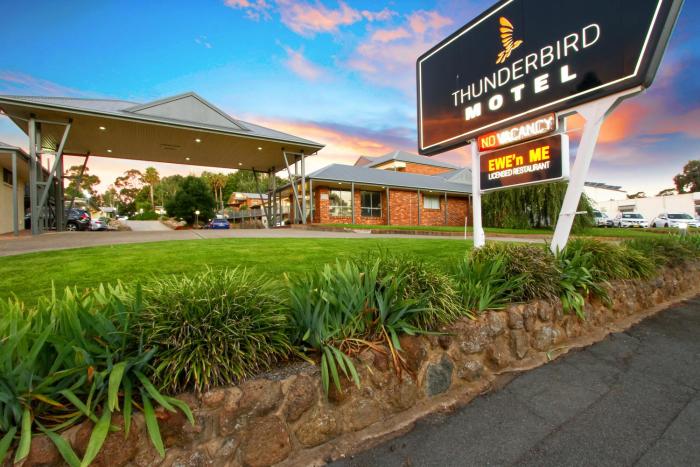 thunderbird motel