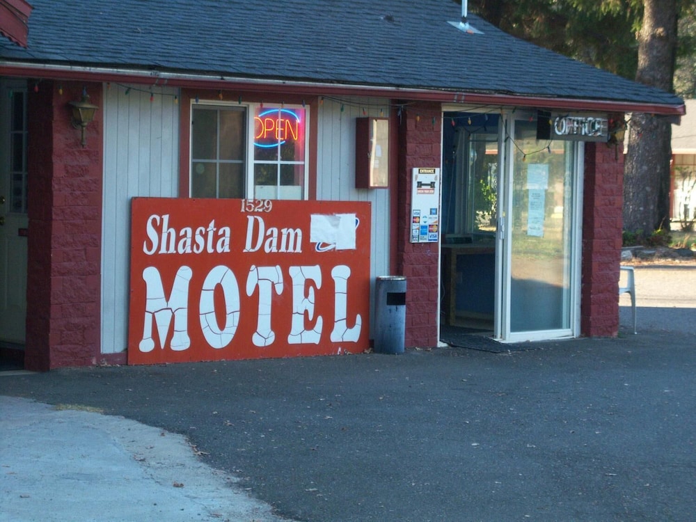 Shasta Dam Motel,Near Mixer,2 star