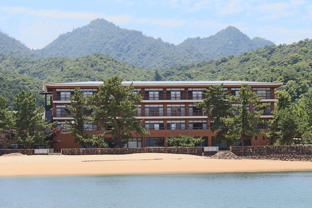 miyajima seaside hotel